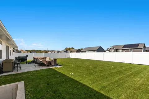 Exterior - 3424 E Rubyred Dr, Appleton, WI 54913 photo 7 of 9