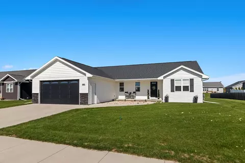 Exterior - 3424 E Rubyred Dr, Appleton, WI 54913 photo 2 of 9