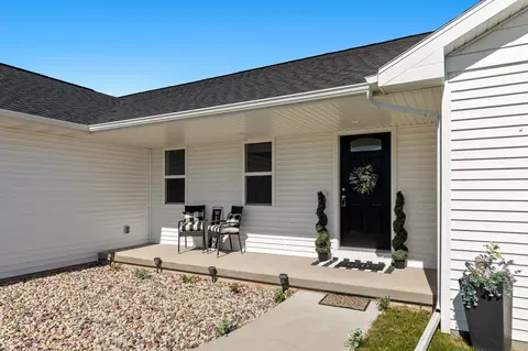 Exterior - 3424 E Rubyred Dr, Appleton, WI 54913 photo 3 of 9