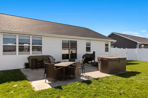 Exterior - 3424 E Rubyred Dr, Appleton, WI 54913 photo 4 of 9