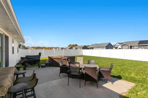 Exterior - 3424 E Rubyred Dr, Appleton, WI 54913 photo 5 of 9