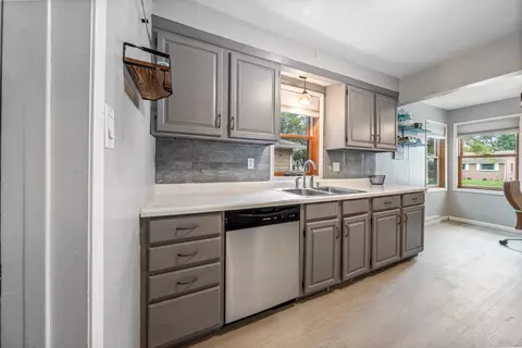 Kitchen - 2112 N Owaissa St, Appleton, WI 54911 photo 4 of 4
