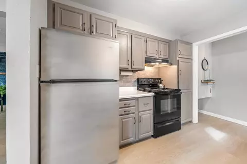 Kitchen - 2112 N Owaissa St, Appleton, WI 54911 photo 3 of 4