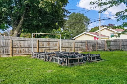 Exterior - 2112 N Owaissa St, Appleton, WI 54911 photo 5 of 9
