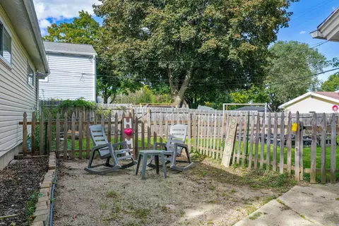 Exterior - 2112 N Owaissa St, Appleton, WI 54911 photo 7 of 9