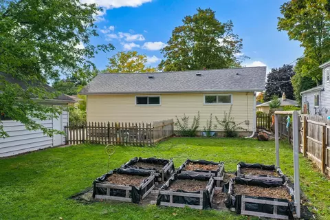 Exterior - 2112 N Owaissa St, Appleton, WI 54911 photo 6 of 9