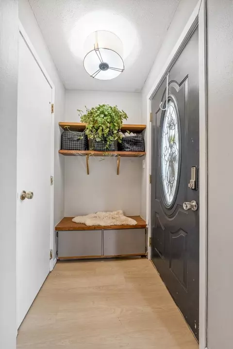 Entry Way - 2112 N Owaissa St, Appleton, WI 54911 photo 1 of 1