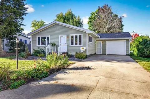 113 E Cameron St, New London, WI 54961