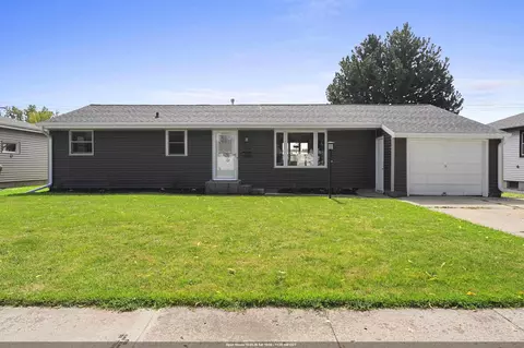 1682 Debra Ln, Green Bay, WI 54302