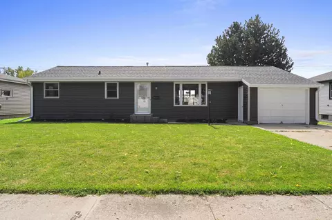 1682 Debra Ln, Green Bay, WI 54302