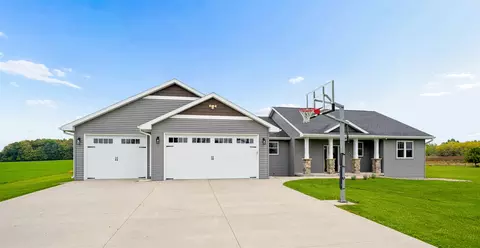 5168 Rushford Ave, Omro, WI 54963