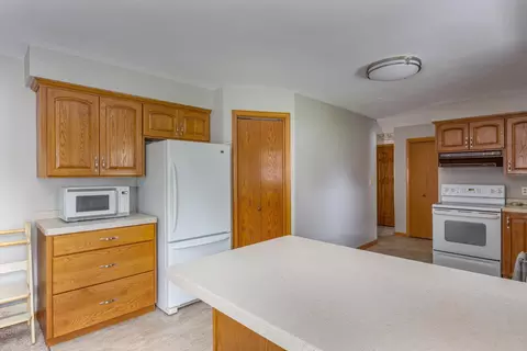 Kitchen - 2515 S Greenview St, Appleton, WI 54915 photo 4 of 4