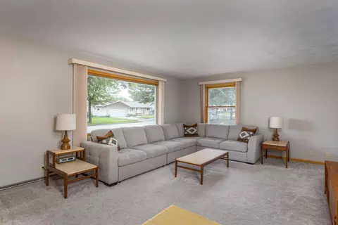 Living - 2515 S Greenview St, Appleton, WI 54915 photo 1 of 2