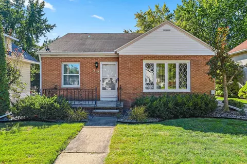 319 E Lincoln Ave, Little Chute, WI 54140