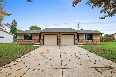 1741 Arnold Dr, Green Bay, WI 54304