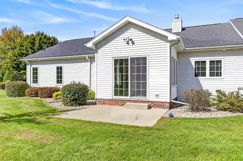 Exterior - 1057 W Windtree Dr #48, Appleton, WI 54914 photo 5 of 7