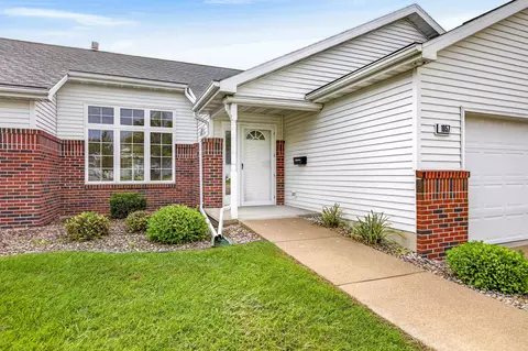 Exterior - 1057 W Windtree Dr #48, Appleton, WI 54914 photo 2 of 7