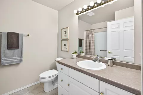 Bath - 1057 W Windtree Dr #48, Appleton, WI 54914 photo 4 of 6