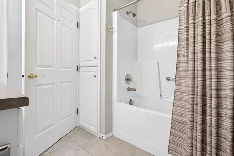 Bath - 1057 W Windtree Dr #48, Appleton, WI 54914 photo 5 of 6