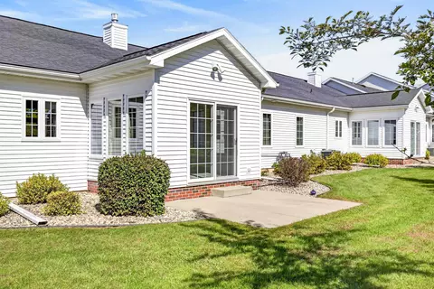 Exterior - 1057 W Windtree Dr #48, Appleton, WI 54914 photo 4 of 7