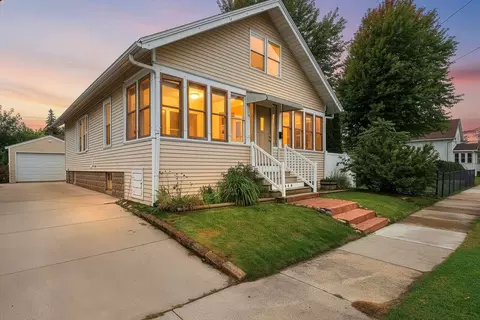 935 W 8th Ave, Oshkosh, WI 54902