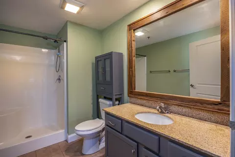 Bath - 400 N Richmond St #301, Appleton, WI 54911 photo 1 of 3