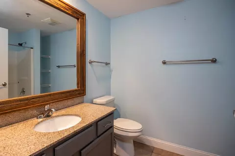 Bath - 400 N Richmond St #301, Appleton, WI 54911 photo 2 of 3