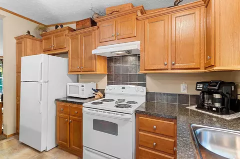 Kitchen - 16326 Faust Ln, White Lake, WI 54491 photo 4 of 7