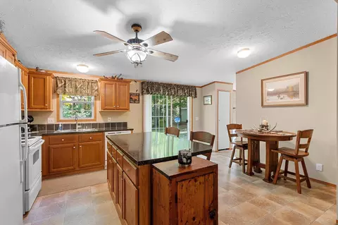 Kitchen - 16326 Faust Ln, White Lake, WI 54491 photo 6 of 7