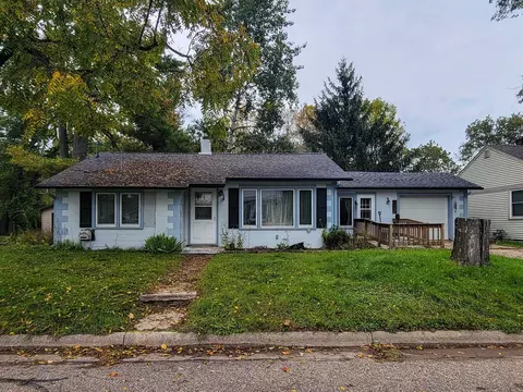 412 Wisconsin St, Waupaca, WI 54981