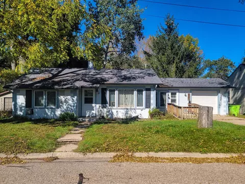 412 Wisconsin St, Waupaca, WI 54981