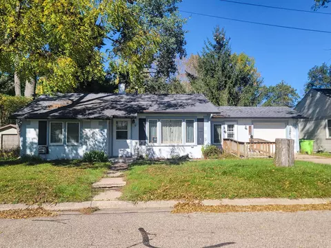 412 Wisconsin St, Waupaca, WI 54981