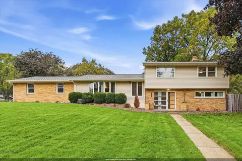 419 Simonet St, Allouez, WI 54301