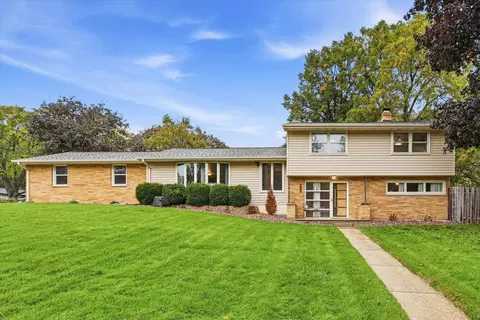 419 Simonet St, Allouez, WI 54301