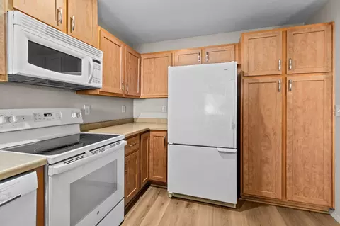 Kitchen - 4714 Everbreeze Cir, Appleton, WI 54913 photo 2 of 4