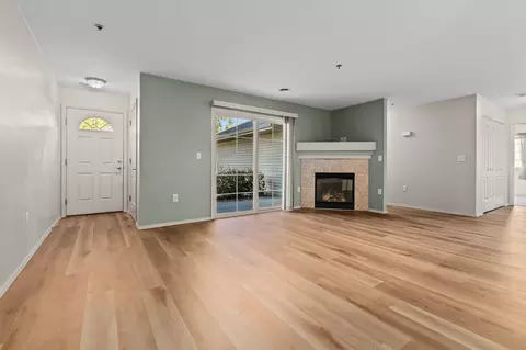 Living - 4714 Everbreeze Cir, Appleton, WI 54913 photo 6 of 8