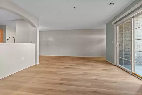 Living - 4714 Everbreeze Cir, Appleton, WI 54913 photo 7 of 8