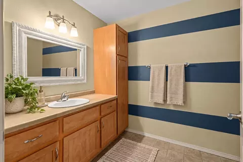 Bath - 4714 Everbreeze Cir, Appleton, WI 54913 photo 3 of 5