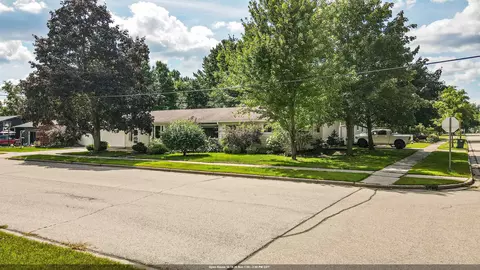 1006 9th St, Waupaca, WI 54981