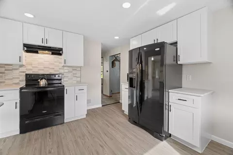 Kitchen - 2119 N Erb St, Appleton, WI 54911 photo 4 of 5
