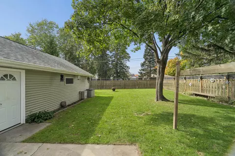 Exterior - 2119 N Erb St, Appleton, WI 54911 photo 5 of 7