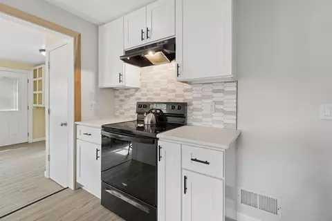Kitchen - 2119 N Erb St, Appleton, WI 54911 photo 5 of 5