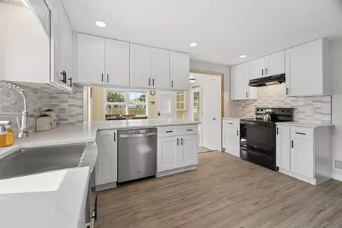 Kitchen - 2119 N Erb St, Appleton, WI 54911 photo 3 of 5