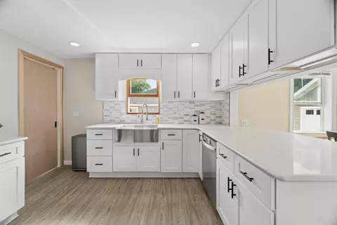 Kitchen - 2119 N Erb St, Appleton, WI 54911 photo 2 of 5