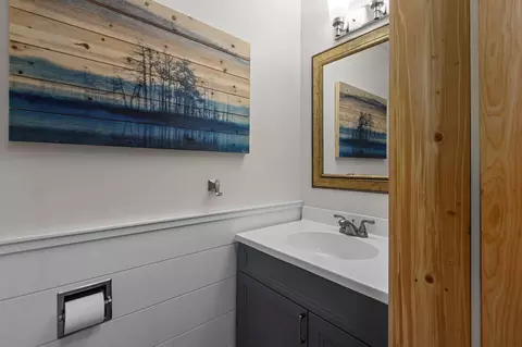 Bath - 83 Spencer Village Ct, Appleton, WI 54914 photo 2 of 2