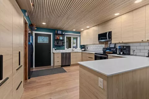 Kitchen - 83 Spencer Village Ct, Appleton, WI 54914 photo 4 of 5