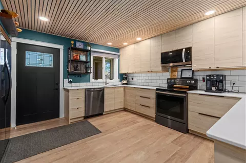 Kitchen - 83 Spencer Village Ct, Appleton, WI 54914 photo 1 of 5