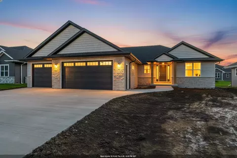 1424 Divinity Dr, De Pere, WI 54115