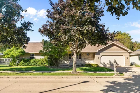 151 Graceland Dr, Oshkosh, WI 54904
