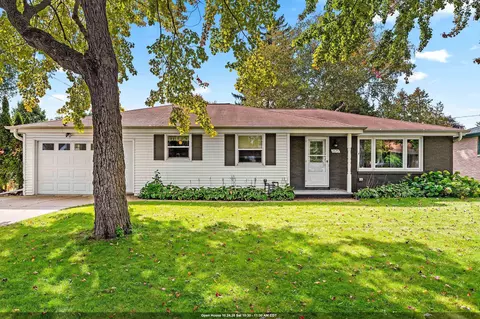 1575 Forest Glen Dr, Green Bay, WI 54304